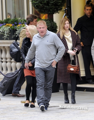 Nicola_Roberts_leaving_a_London_hotel_09_10_12_28529.jpg