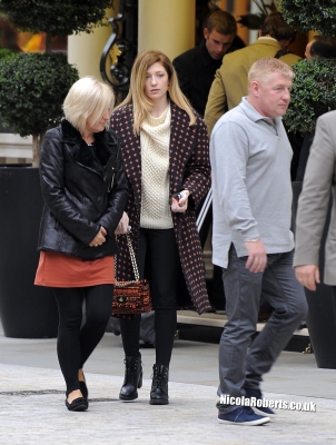Nicola_Roberts_leaving_a_London_hotel_09_10_12_28729.jpg