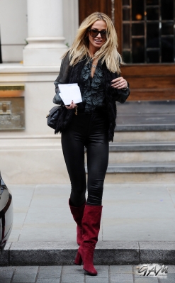 Sarah_Harding_seen_leaving_Scotts_restaurant2C_London_09_10_12_281329.jpg