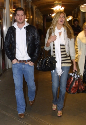 Nadine_Coyle_out_and_about_in_Covent_Garden_14_11_06_28129.jpg