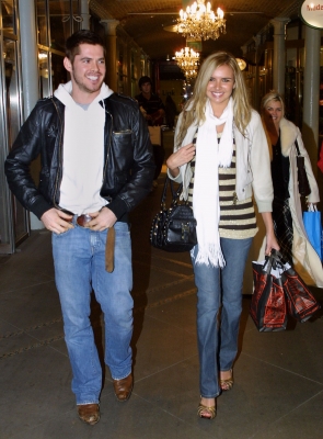 Nadine_Coyle_out_and_about_in_Covent_Garden_14_11_06_28229.jpg