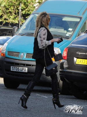 Sarah_Harding_out_and_about_in_London_12_10_12_281029.jpg