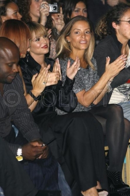 Julien_McDonald_Show_Fashion_Week_22_09_06_1.jpg