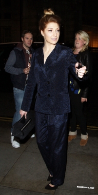 Nicola_and_Sarah_seen_arriving_at_the_Corinthia_Hotel_18_10_12_281329.jpg