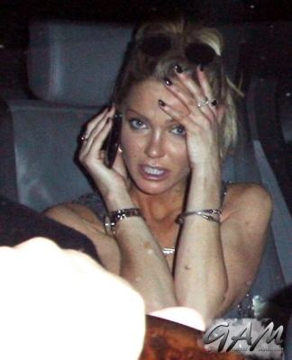Nicola_and_Sarah_seen_arriving_at_the_Corinthia_Hotel_18_10_12_28229.jpg
