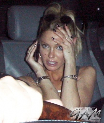 Nicola_and_Sarah_seen_arriving_at_the_Corinthia_Hotel_18_10_12_28329.jpg
