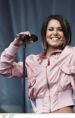 Girls_Aloud_performingbackstage_at_Party_in_the_park_Cardiff_2003_39.jpg