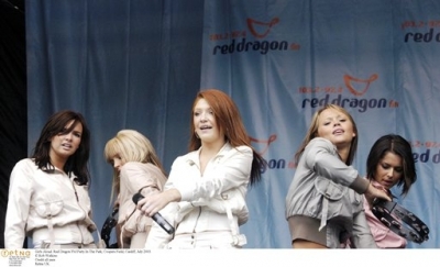Girls_Aloud_performingbackstage_at_Party_in_the_park_Cardiff_2003_50.jpg