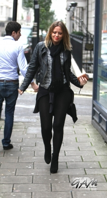 Kimberley_Walsh_heading_to_Sylvia_Young_theatre_school2C_London_23_10_12_28229.jpg