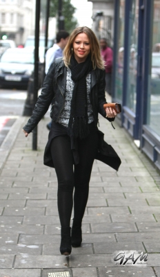 Kimberley_Walsh_heading_to_Sylvia_Young_theatre_school2C_London_23_10_12_28329.jpg