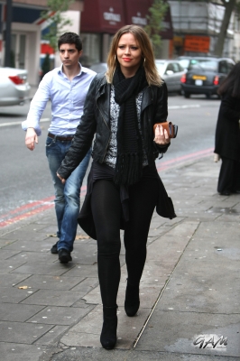 Kimberley_Walsh_heading_to_Sylvia_Young_theatre_school2C_London_23_10_12_28529.jpg