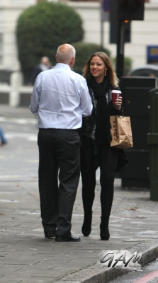 Kimberley_Walsh_heading_to_Sylvia_Young_theatre_school2C_London_23_10_12_28629.jpg