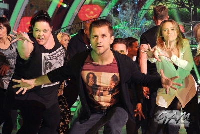 Kimberley_Walsh_rehearsing_the__Thriller__dance_routine_24_10_12_281029.jpg