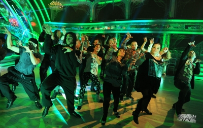 Kimberley_Walsh_rehearsing_the__Thriller__dance_routine_24_10_12_28129.jpg