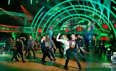 Kimberley_Walsh_rehearsing_the__Thriller__dance_routine_24_10_12_281329.jpg