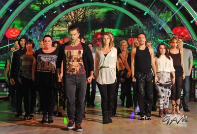 Kimberley_Walsh_rehearsing_the__Thriller__dance_routine_24_10_12_281829.jpg