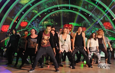 Kimberley_Walsh_rehearsing_the__Thriller__dance_routine_24_10_12_281929.jpg