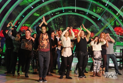 Kimberley_Walsh_rehearsing_the__Thriller__dance_routine_24_10_12_282029.jpg