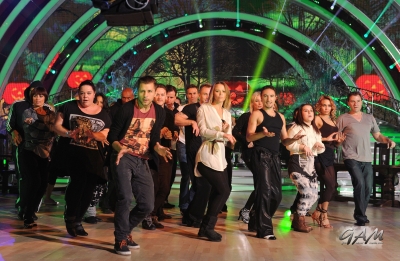 Kimberley_Walsh_rehearsing_the__Thriller__dance_routine_24_10_12_282129.jpg