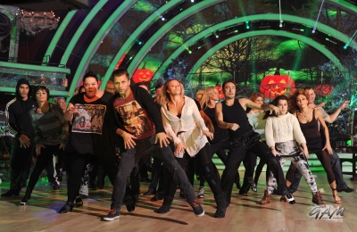 Kimberley_Walsh_rehearsing_the__Thriller__dance_routine_24_10_12_282429.jpg