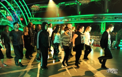 Kimberley_Walsh_rehearsing_the__Thriller__dance_routine_24_10_12_282829.jpg