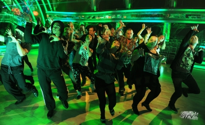 Kimberley_Walsh_rehearsing_the__Thriller__dance_routine_24_10_12_28429.jpg