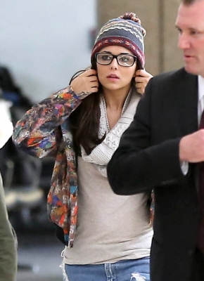 Cheryl_Cole_jokes_for_the_cameras_at_LAX_airport_02_11_12_28329.jpg