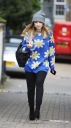 Nicola_Roberts_leaving_her_management_offices_31_10_12_28629.jpg
