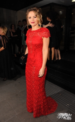 Kimberley_Walsh_leaving_Grosvenor_House_05_11_12_284229.jpg