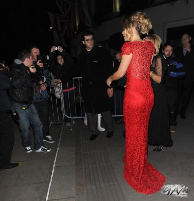 Kimberley_Walsh_leaving_Grosvenor_House_05_11_12_284529.jpg