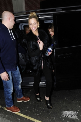 Girls_Aloud_outside_Radio_1_and_2_Studios_12_11_12_2810429.jpg