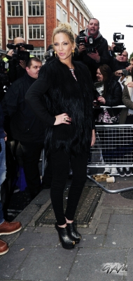 Girls_Aloud_outside_Radio_1_and_2_Studios_12_11_12_2811029.jpg