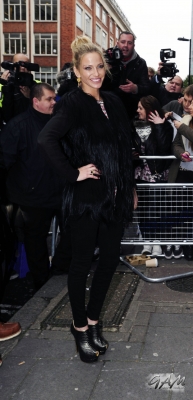 Girls_Aloud_outside_Radio_1_and_2_Studios_12_11_12_2811529.jpg