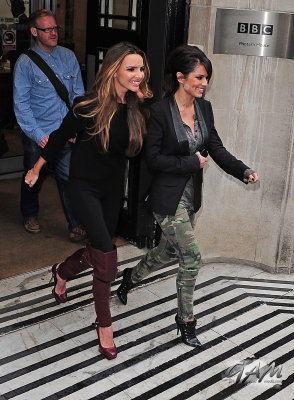 Girls_Aloud_outside_Radio_1_and_2_Studios_12_11_12_2813029.jpg