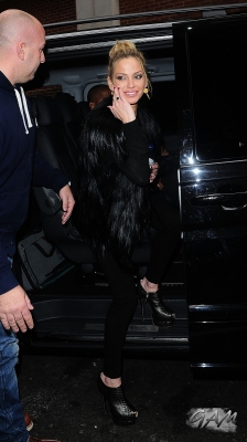 Girls_Aloud_outside_Radio_1_and_2_Studios_12_11_12_2813129.jpg