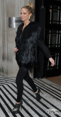 Girls_Aloud_outside_Radio_1_and_2_Studios_12_11_12_2814429.jpg