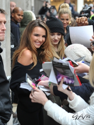 Girls_Aloud_outside_Radio_1_and_2_Studios_12_11_12_281529.jpg