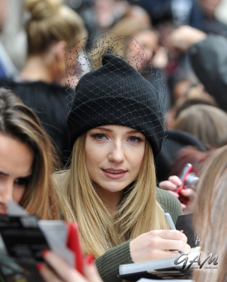 Girls_Aloud_outside_Radio_1_and_2_Studios_12_11_12_281629.jpg