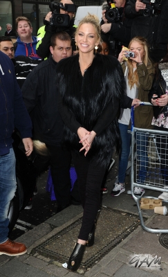 Girls_Aloud_outside_Radio_1_and_2_Studios_12_11_12_2818129.jpg