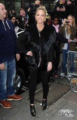 Girls_Aloud_outside_Radio_1_and_2_Studios_12_11_12_2818329.jpg