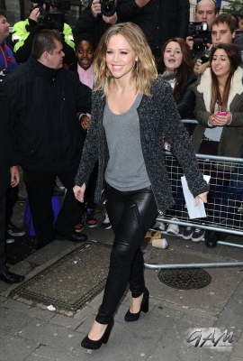 Girls_Aloud_outside_Radio_1_and_2_Studios_12_11_12_2818529.jpg