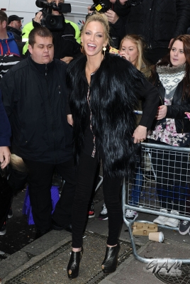 Girls_Aloud_outside_Radio_1_and_2_Studios_12_11_12_2819029.jpg