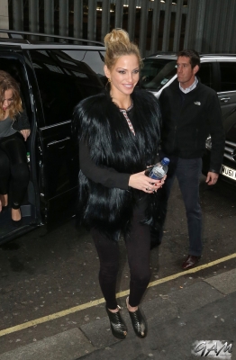 Girls_Aloud_outside_Radio_1_and_2_Studios_12_11_12_2820229.jpg