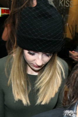 Girls_Aloud_outside_Radio_1_and_2_Studios_12_11_12_2821529.jpg