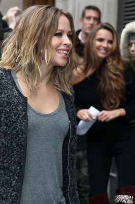Girls_Aloud_outside_Radio_1_and_2_Studios_12_11_12_2822129.jpg
