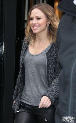 Girls_Aloud_outside_Radio_1_and_2_Studios_12_11_12_2822229.jpg
