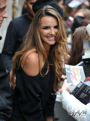 Girls_Aloud_outside_Radio_1_and_2_Studios_12_11_12_283229.jpg