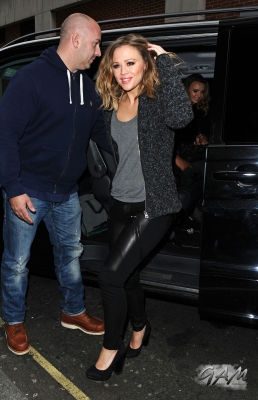 Girls_Aloud_outside_Radio_1_and_2_Studios_12_11_12_284429.jpg