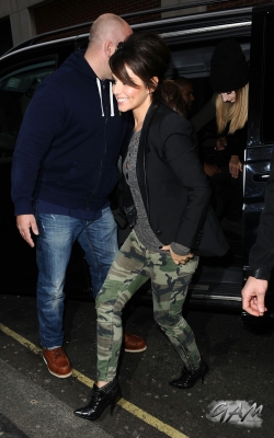Girls_Aloud_outside_Radio_1_and_2_Studios_12_11_12_284729.jpg