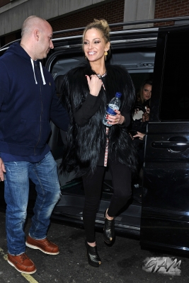 Girls_Aloud_outside_Radio_1_and_2_Studios_12_11_12_285229.jpg